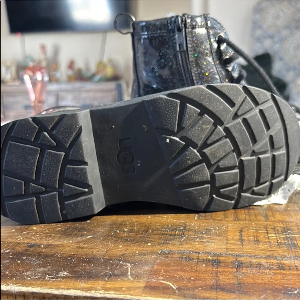 Uggs girls Black Glitter Combat Boots‎